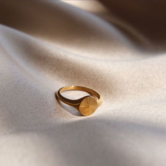 18K Gold Plated Soleil Sunburst Signet Ring - Picture 2 of 8